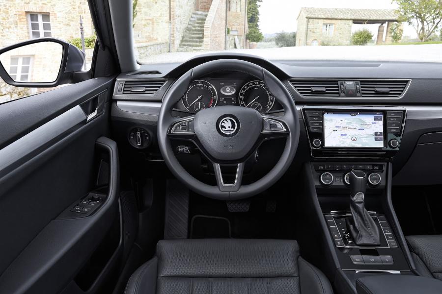  Skoda Superb 2015 года  (фото 24 из 27)